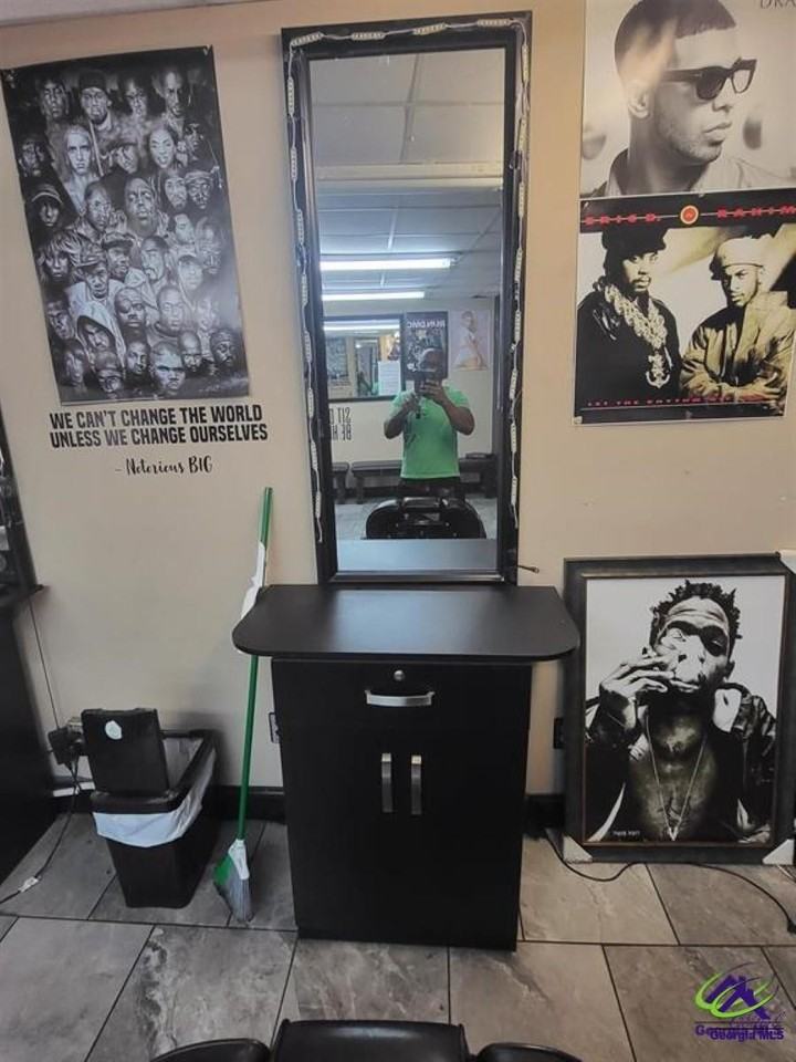 123 S Commercial Cir - Photo 6 of 8