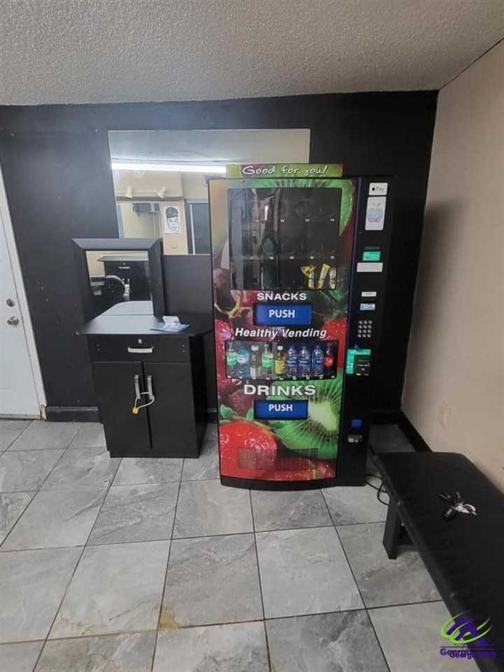 123 S Commercial Cir - Photo 7 of 8