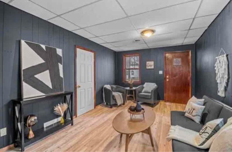 1202 Stuart St - Photo 5 of 17