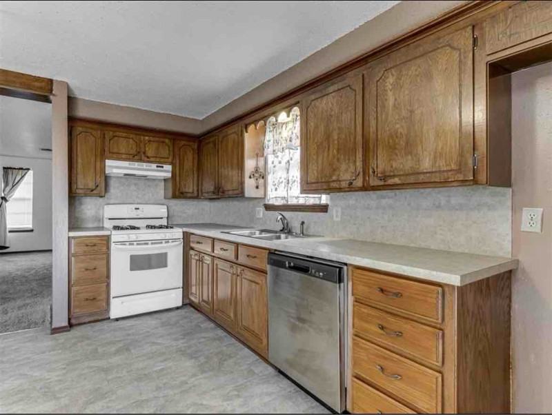 4108 Se 51st St - Photo 3 of 10