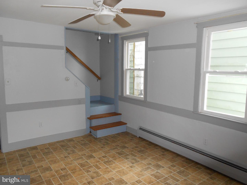 2232 Meadow View Rd - Photo 2 of 27