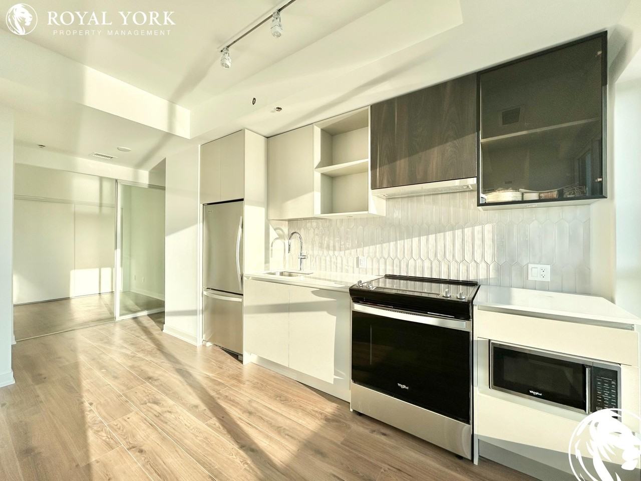 405 Condominium #707 - Photo 2 of 31