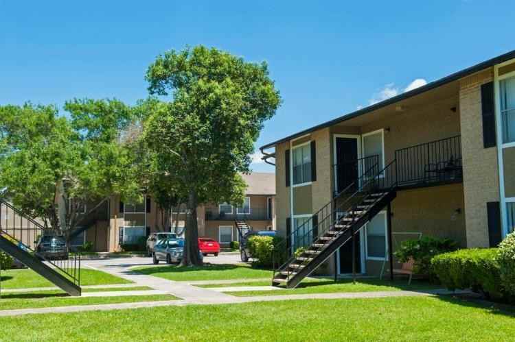 Langtry Village Apartments - Photo 3 of 12