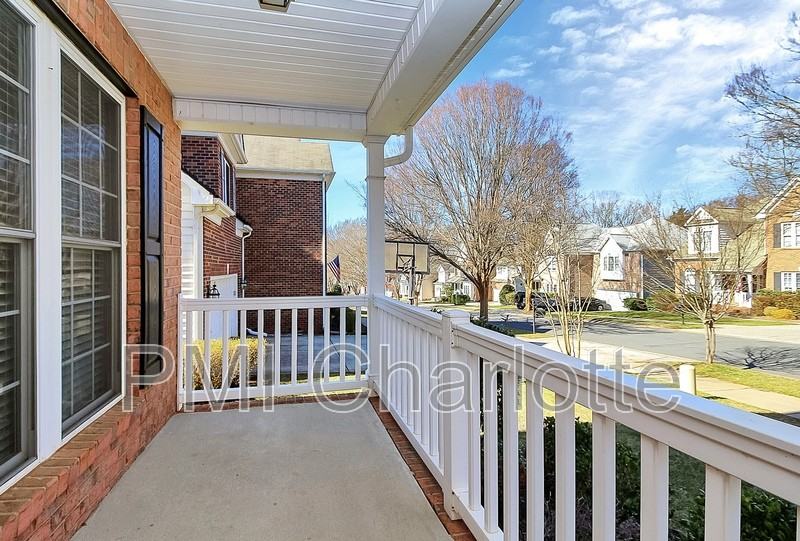 14308 Harvington Dr - Photo 5 of 44