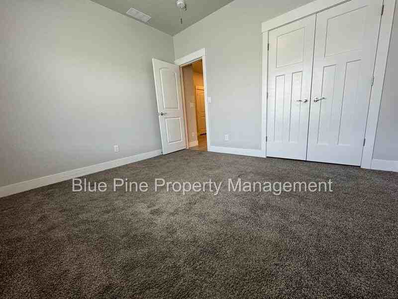 2824 E Brooklyn St - Photo 3 of 20
