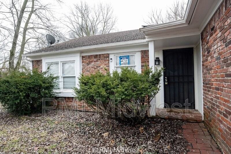 5705 E 17th St - Photo 3 of 31