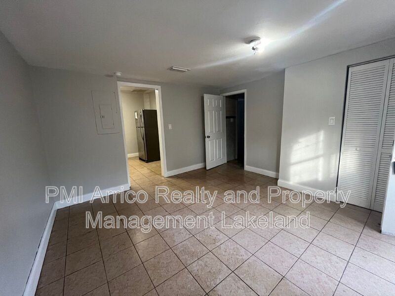 512 W Myrtle St #2 - Photo 2 of 9