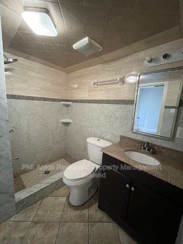512 W Myrtle St #2 - Photo 5 of 9
