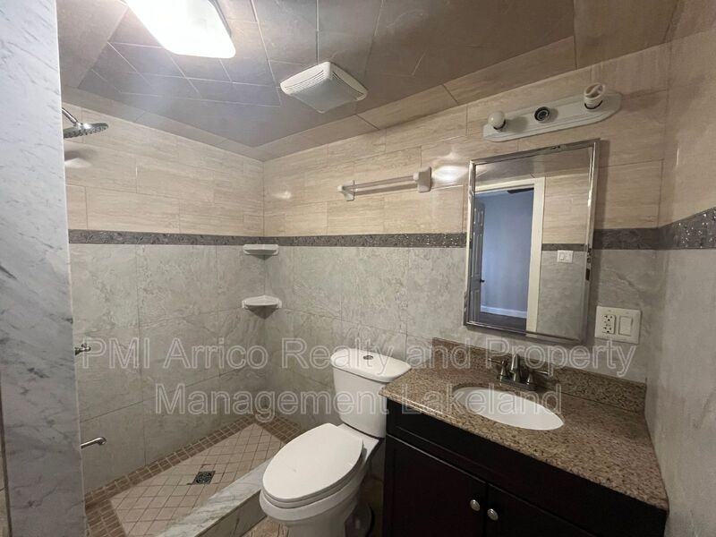 512 W Myrtle St #2 - Photo 6 of 9