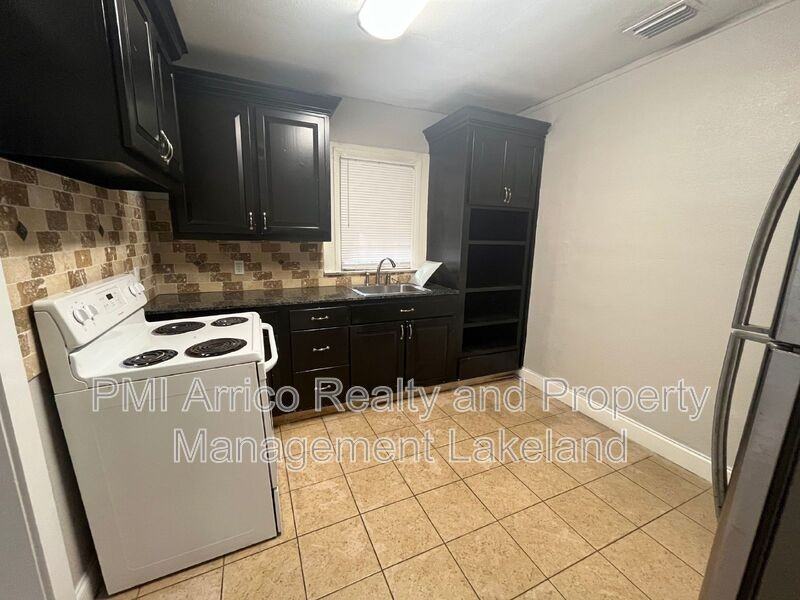 512 W Myrtle St #2 - Photo 7 of 9