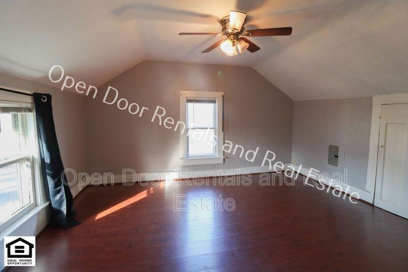 115 1/2 Washington St - Photo 2 of 6