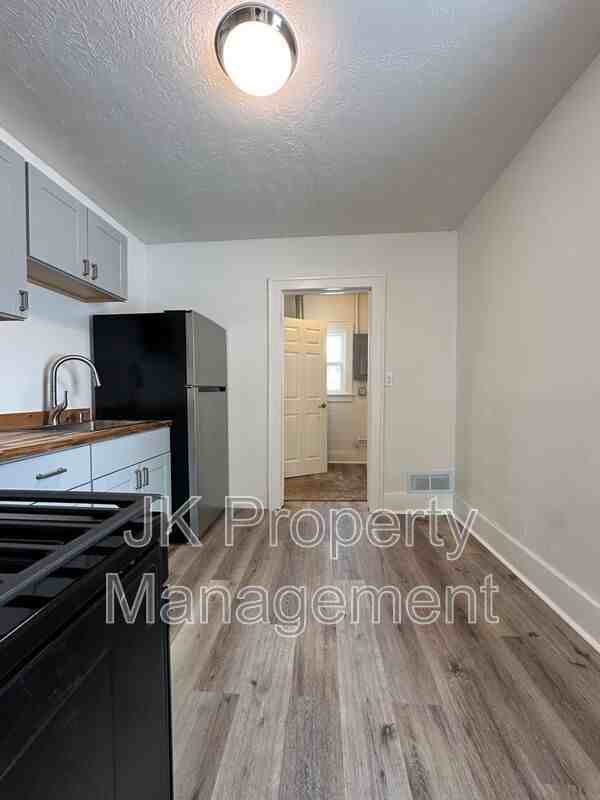 615 8th Ave S - Photo 7 of 15