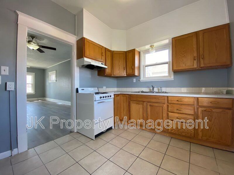 511 14th St N - Photo 3 of 10