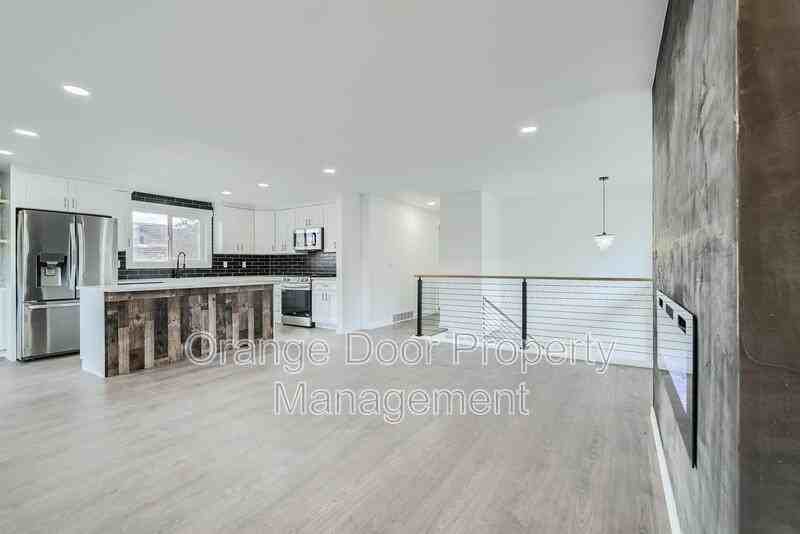 8827 18th Ave Sw - Photo 3 of 28