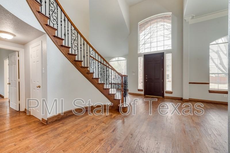 4500 Saint James Dr - Photo 3 of 30