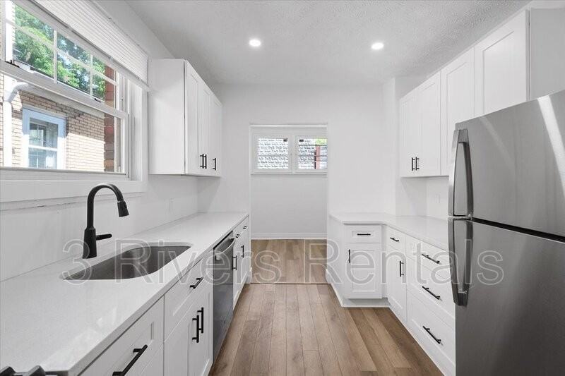 1457 Brookline Blvd - Photo 3 of 27