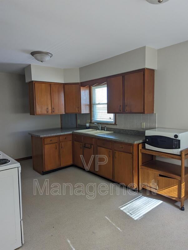1836 Bellevue Ave - Photo 2 of 8