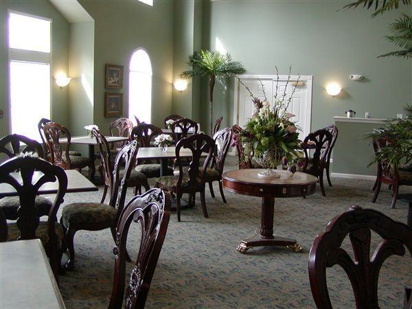 Oakhaven Manor - Photo 4 of 17