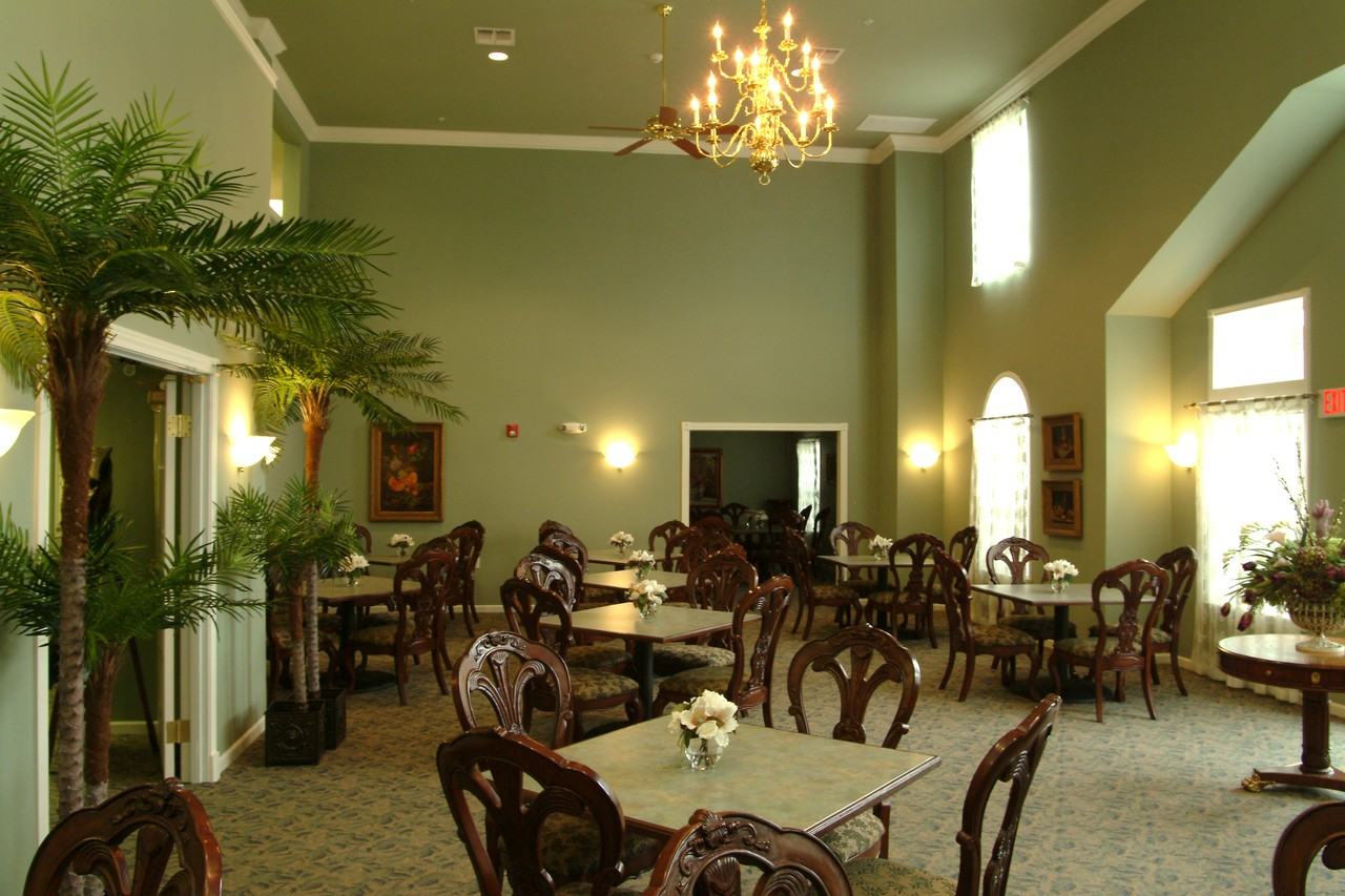 Oakhaven Manor - Photo 6 of 17