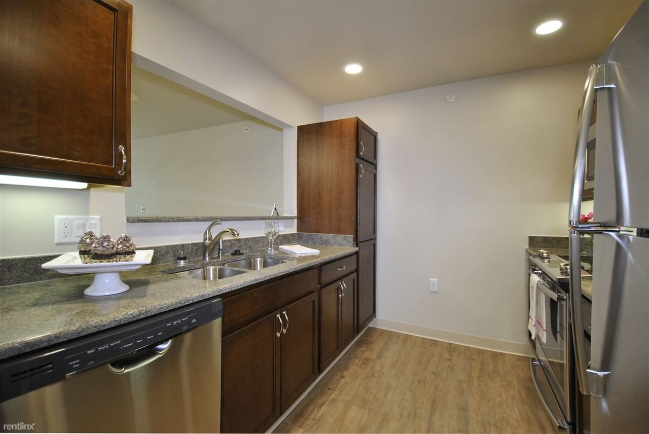 Grandhaven Manor II - Photo 5 of 23