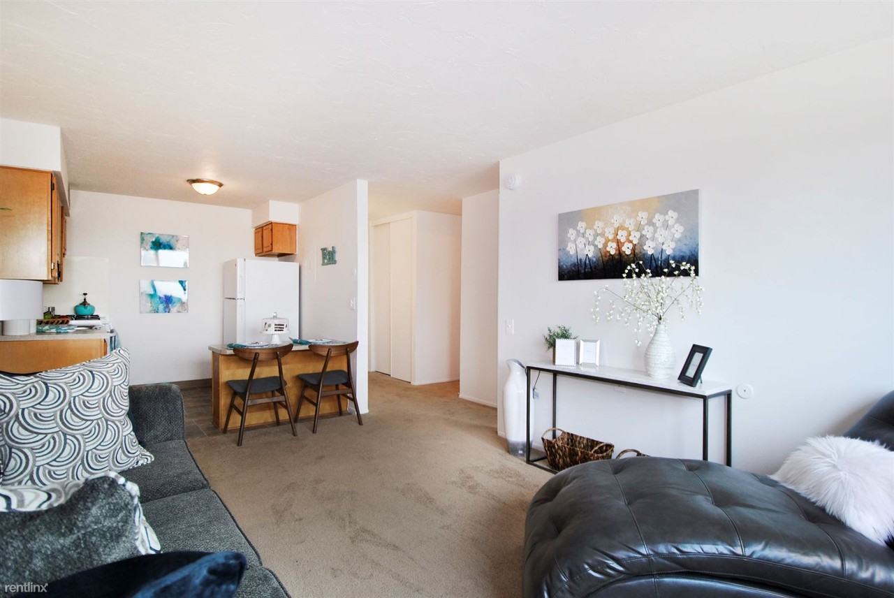 River Towers Senior Apartments - Photo 6 of 32