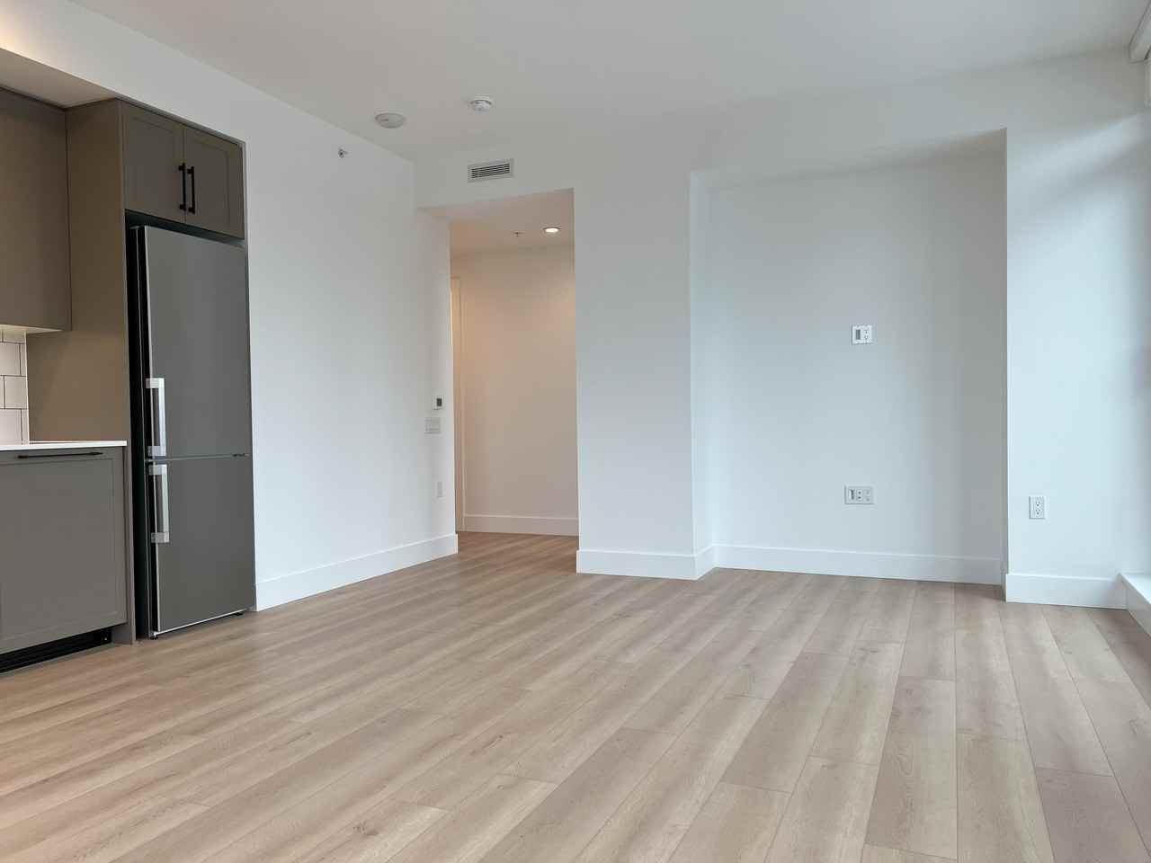 8760 University Crescent - Photo 3 of 20