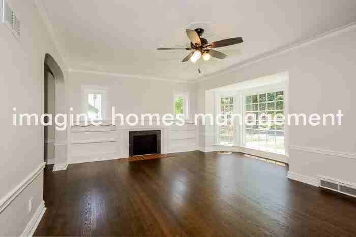 7355 Shaftesbury Ave - Photo 3 of 19