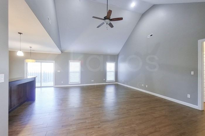 208 Market St - Photo 2 of 19