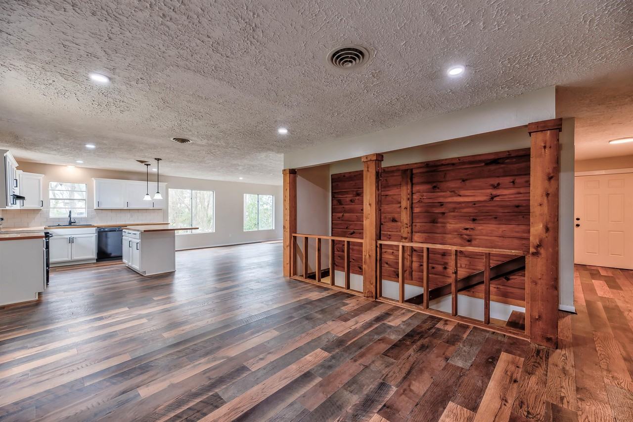 145 W Houston Ave #1 - Photo 3 of 14