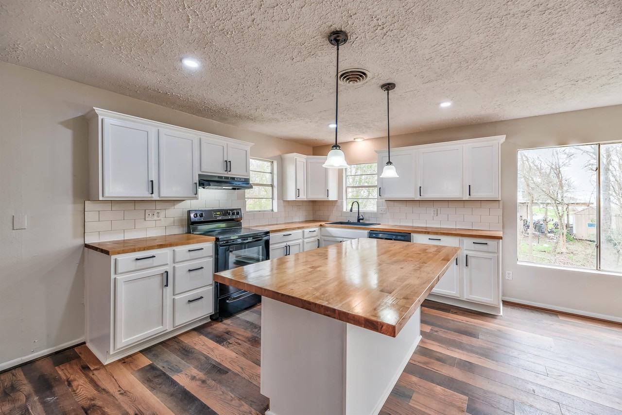 145 W Houston Ave #1 - Photo 4 of 14