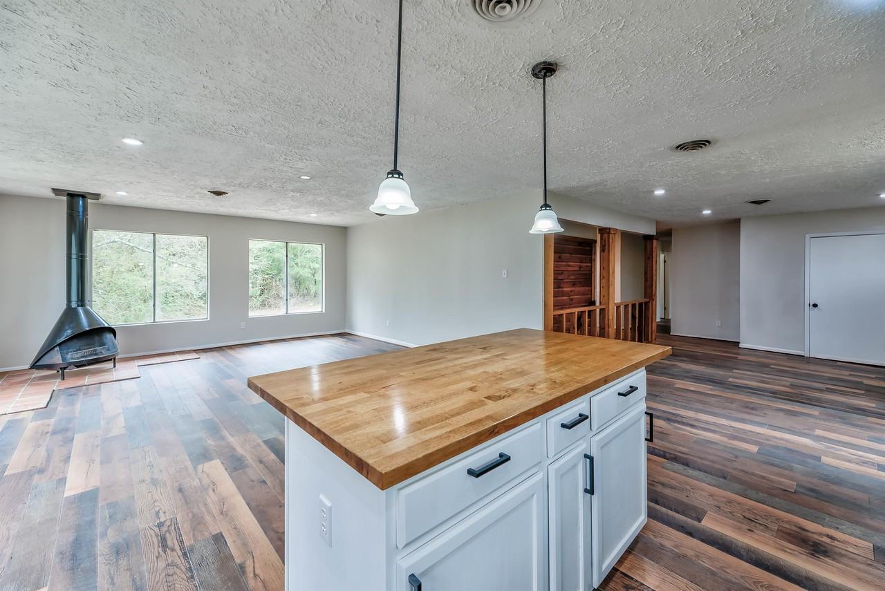 145 W Houston Ave #1 - Photo 5 of 14