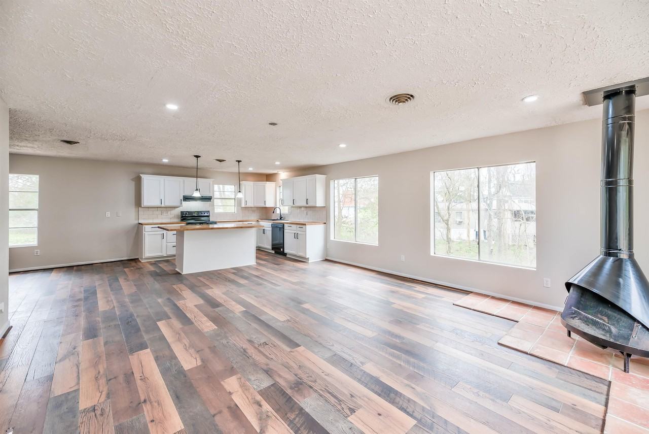 145 W Houston Ave #1 - Photo 6 of 14