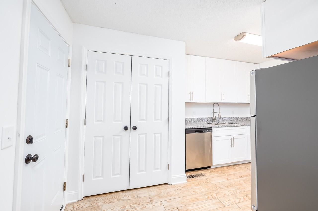 344 Kingview Dr - Photo 2 of 28