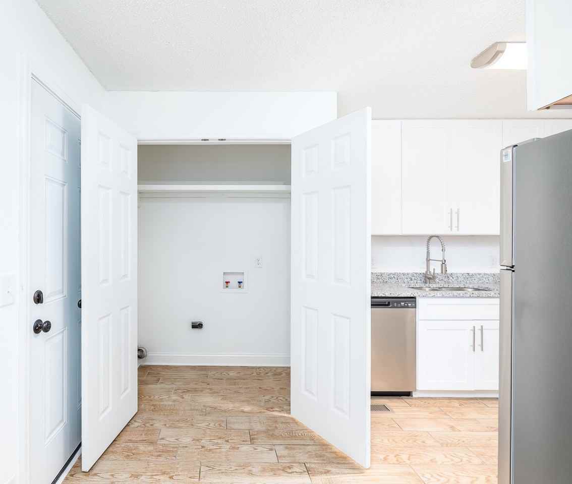 344 Kingview Dr - Photo 3 of 28