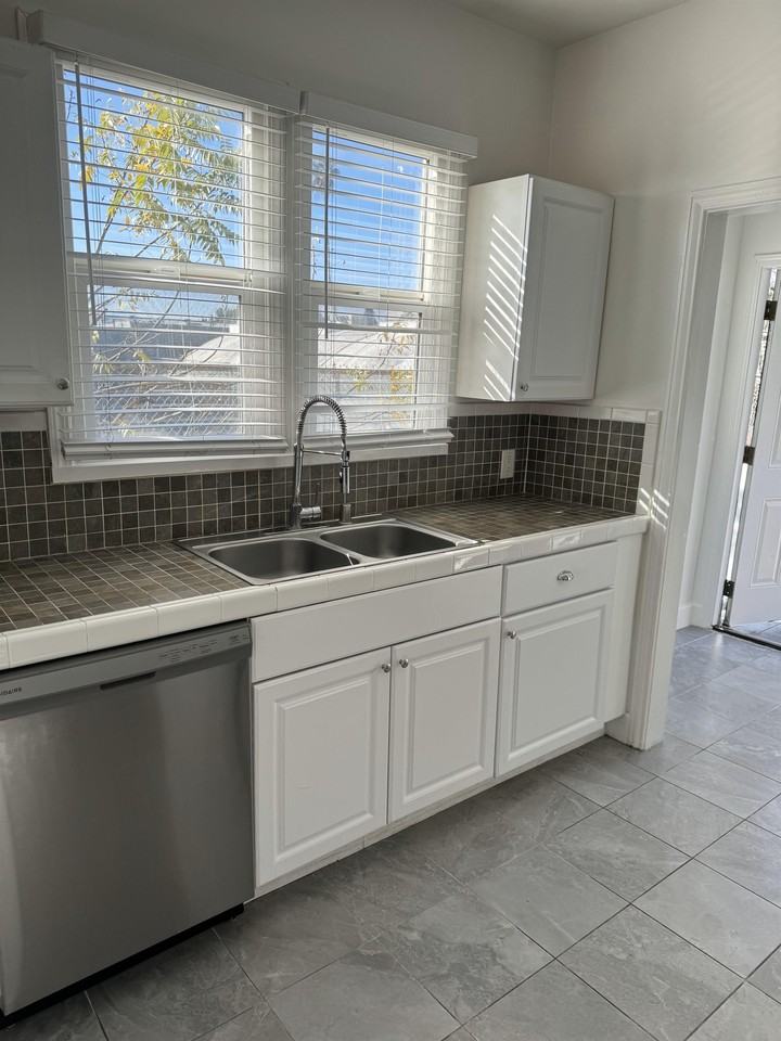 1523 1/2 N Vista St #1523-1-2 - Photo 3 of 21