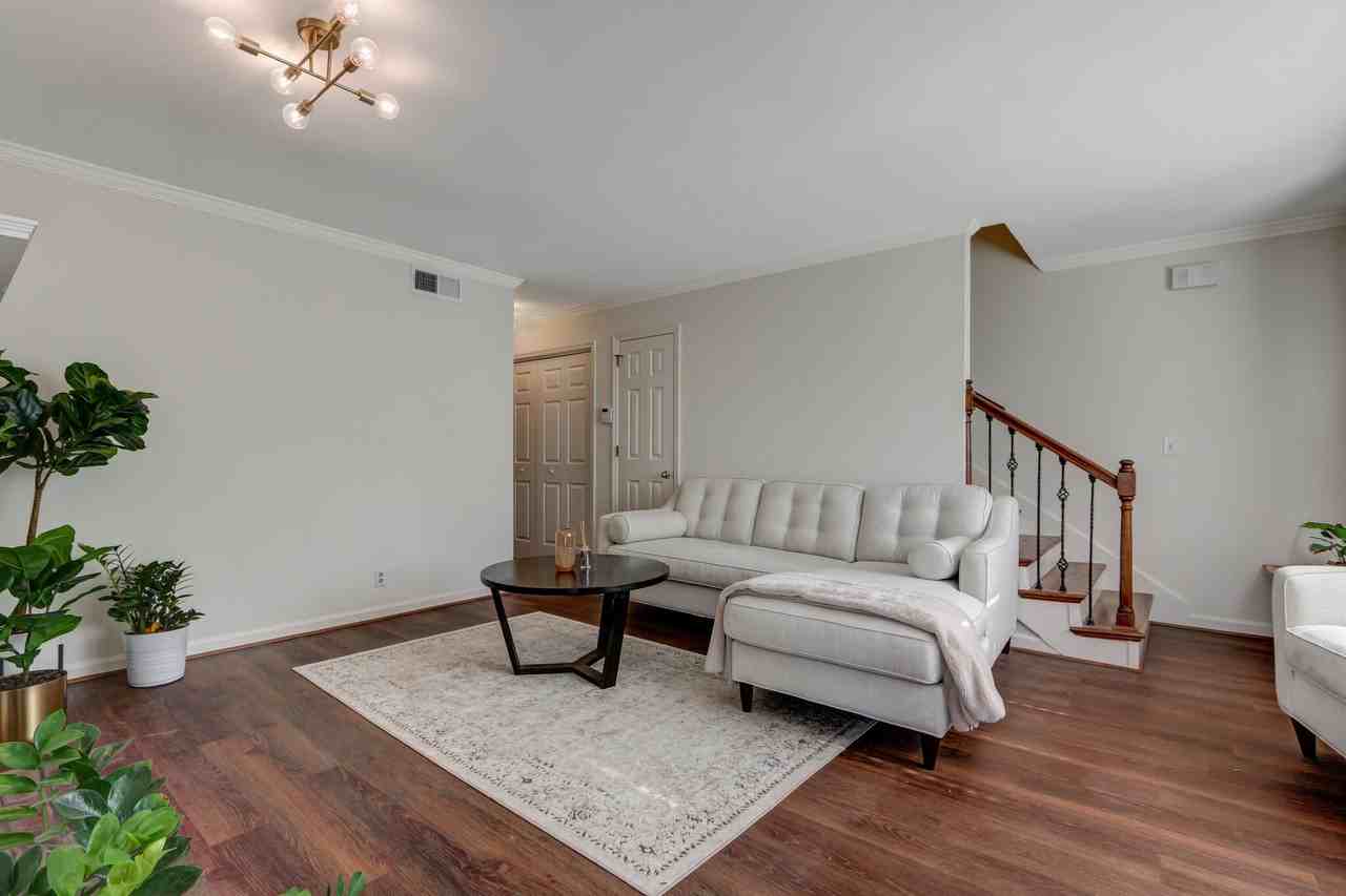 304 Chase Ct #1 - Photo 3 of 30