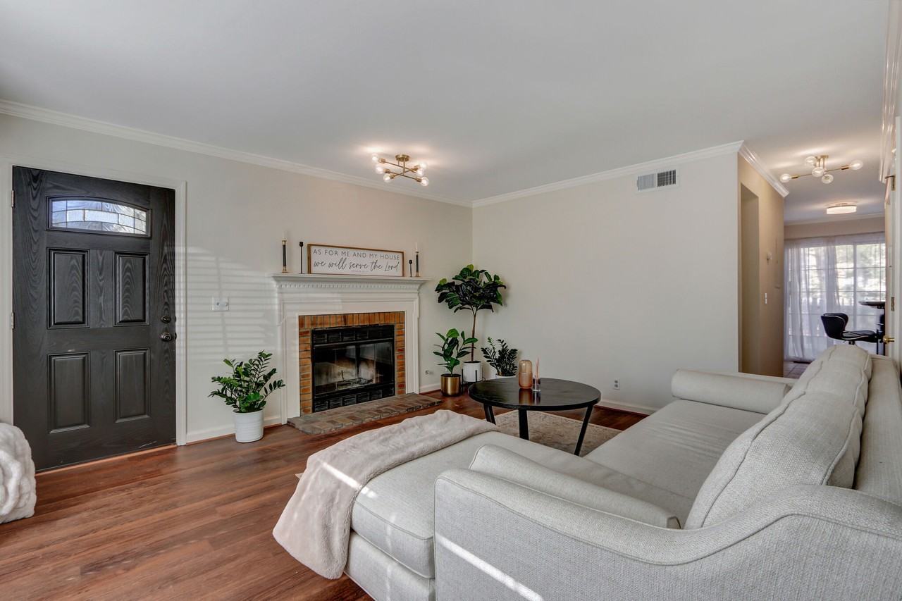 304 Chase Ct #1 - Photo 5 of 30