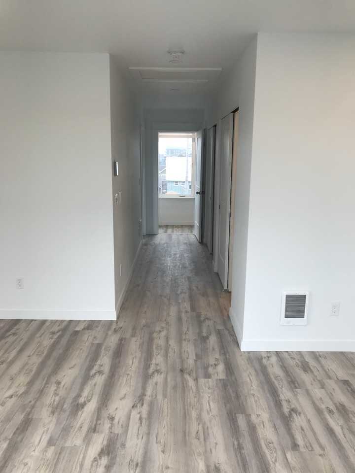 712 Nw 1st St #1 - Photo 4 of 17