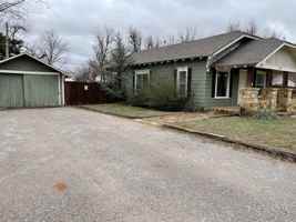 featured image of 206 S Elm St #1