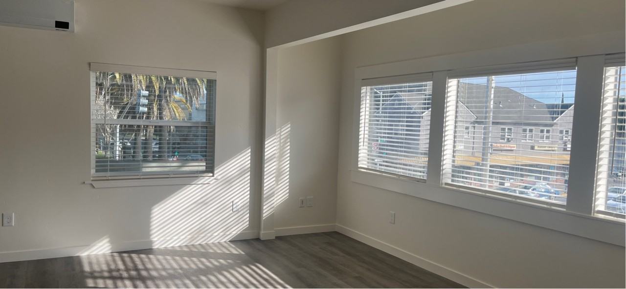 1604 21st St #203 - Photo 3 of 12