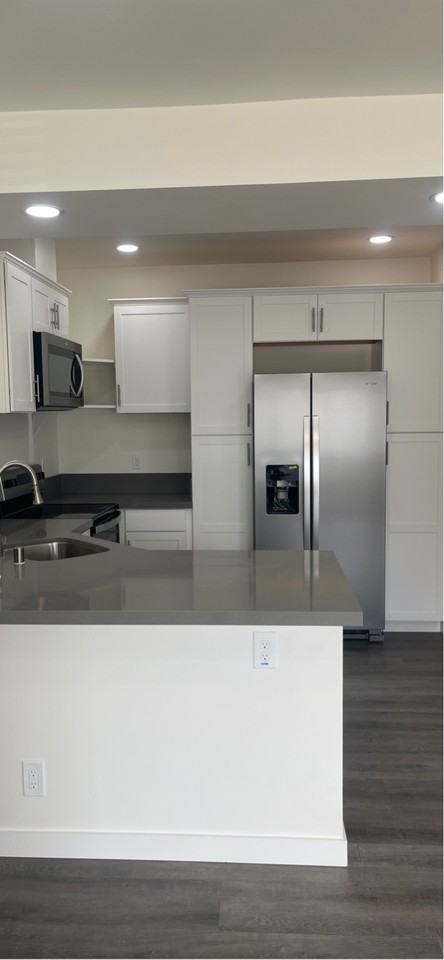 1604 21st St #203 - Photo 4 of 12