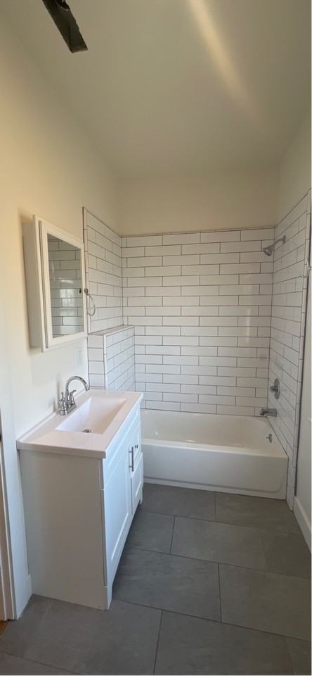 1604 21st St #302 - Photo 6 of 11