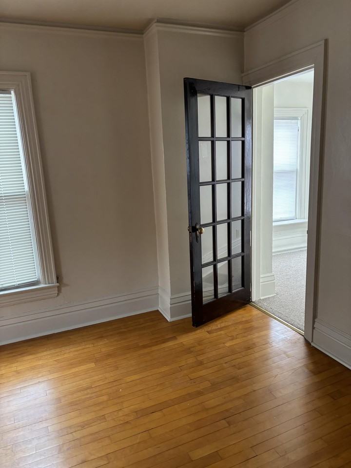 717 Scott Ave Uppr - Photo 5 of 18