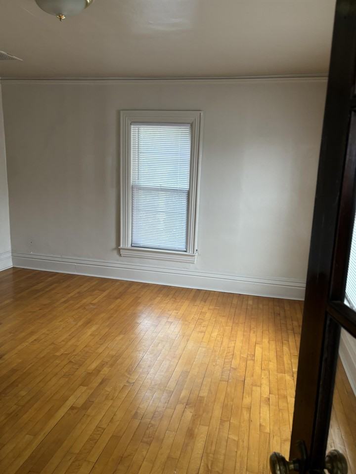 717 Scott Ave Uppr - Photo 6 of 18