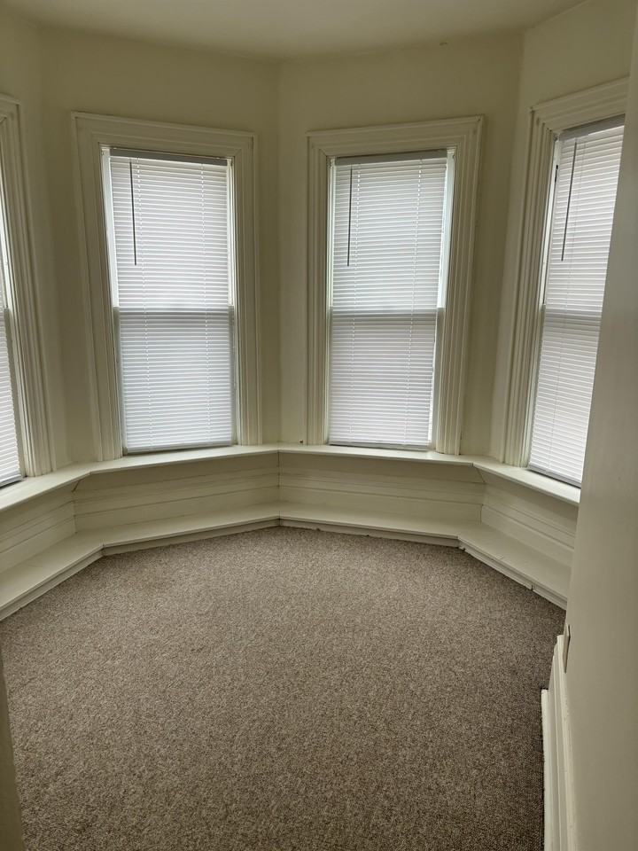 717 Scott Ave Uppr - Photo 7 of 18