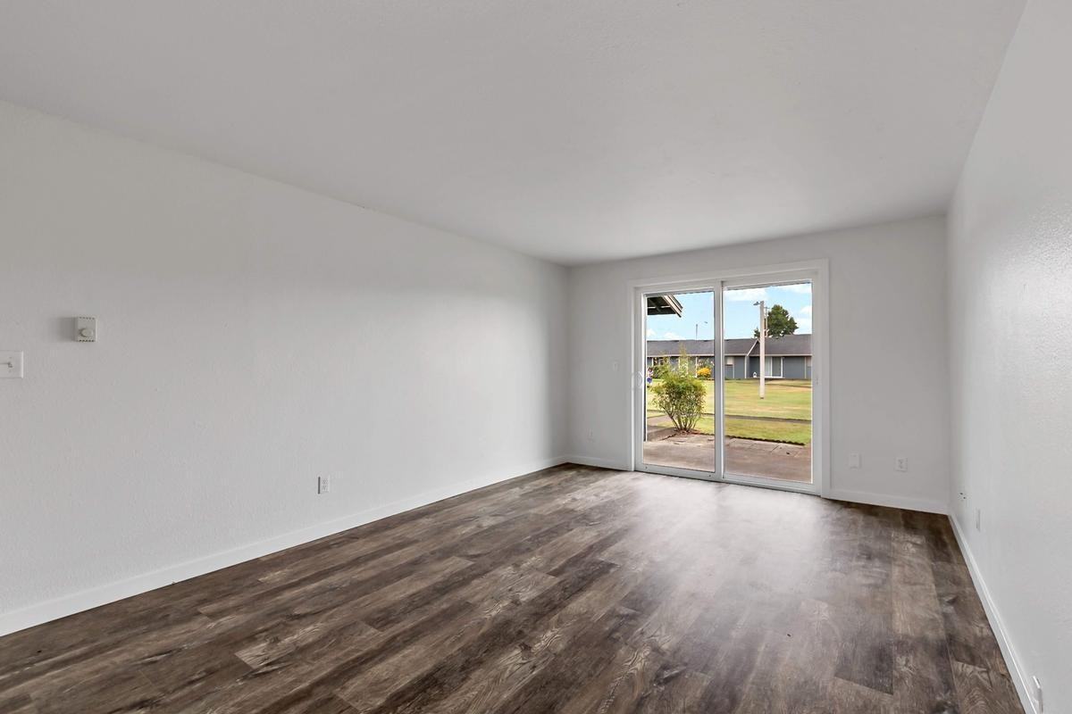 15881 64th St E - Photo 5 of 7