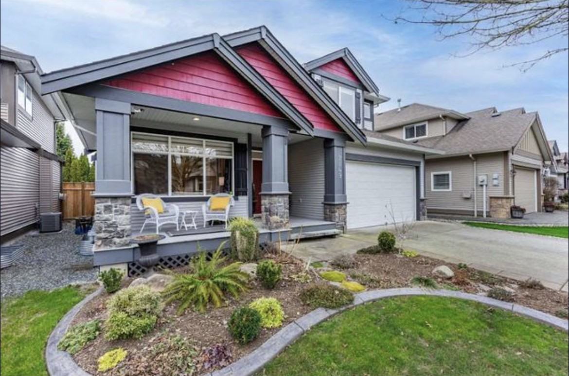 7149 196A St - Photo 2 of 12