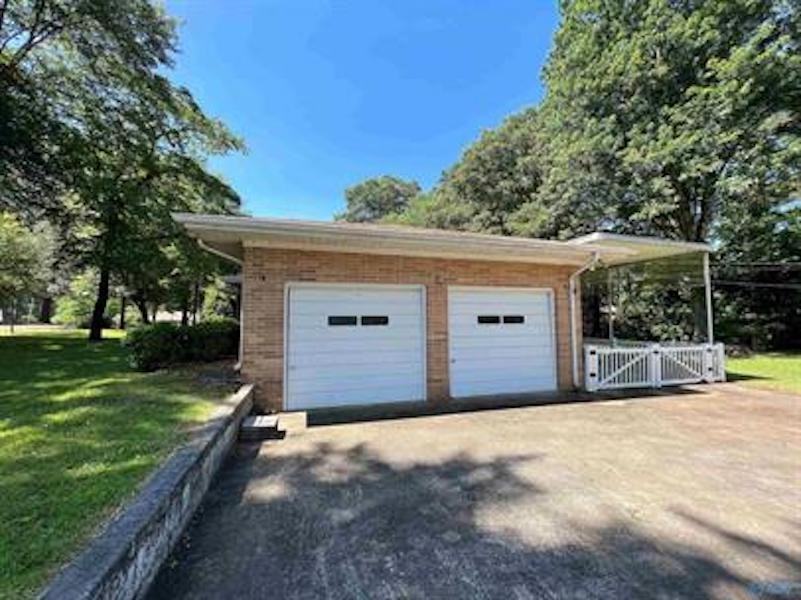 1203 Glendale Dr - Photo 3 of 50