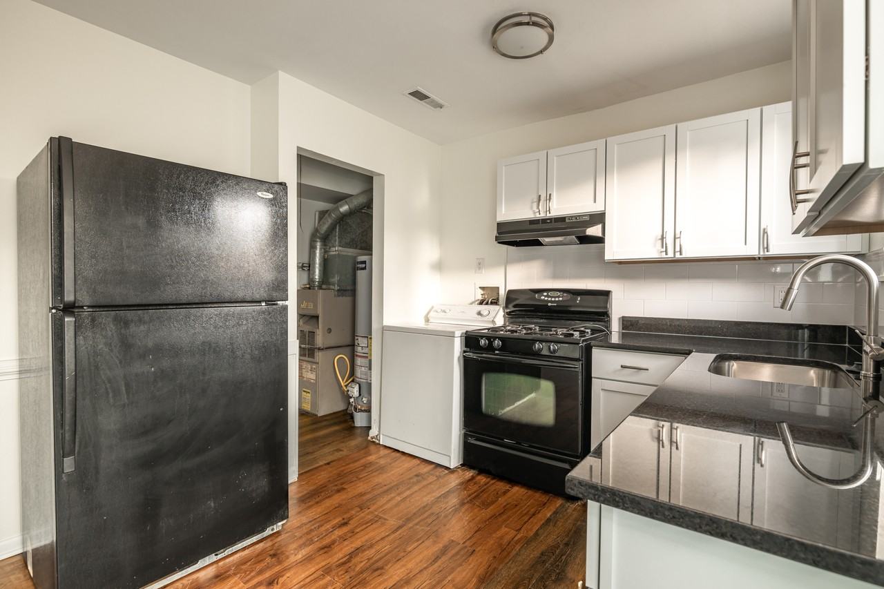 1917 Cosby St #1 - Photo 3 of 49