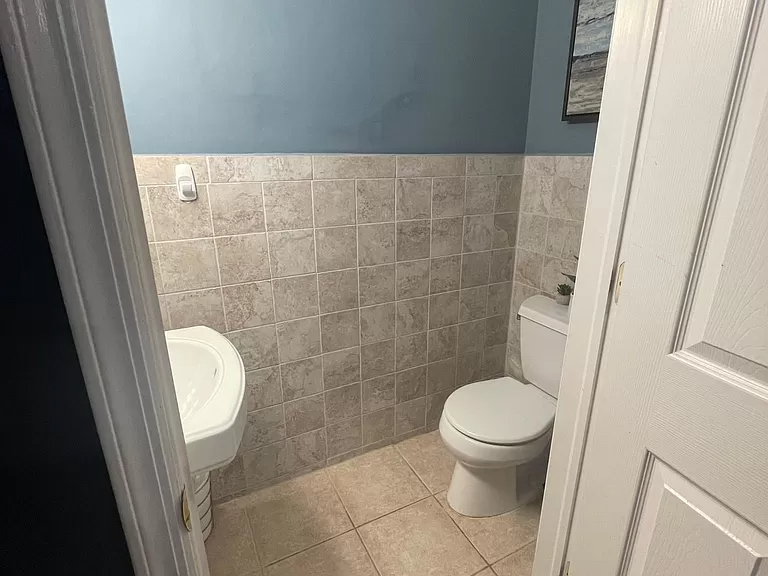 17-25 Church St - Photo 3 of 10